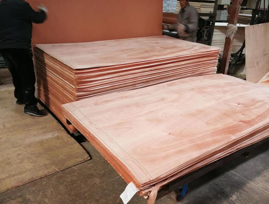 什么是桃花芯面家具板